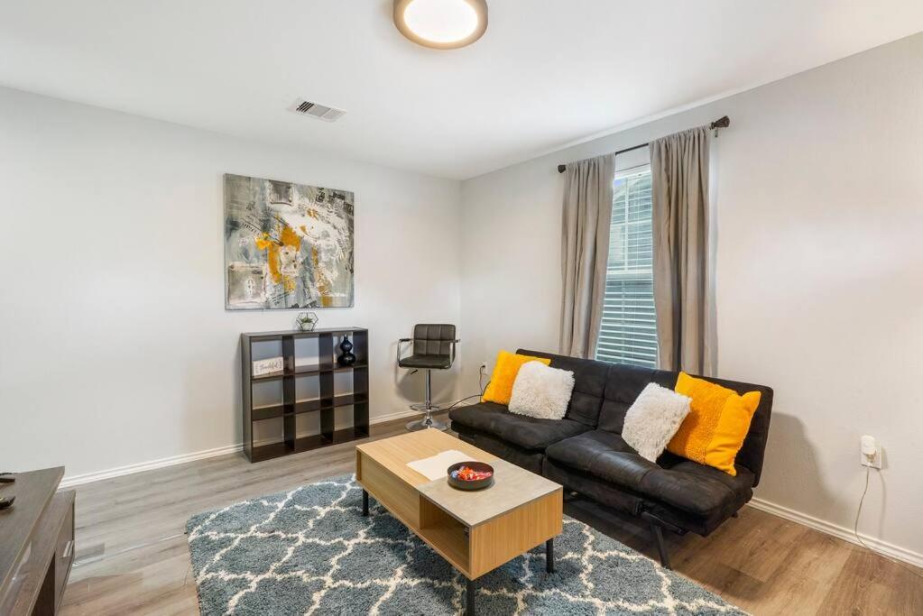 Cozy Two Bedroom Home Minutes From Downtown! Houston Exteriör bild